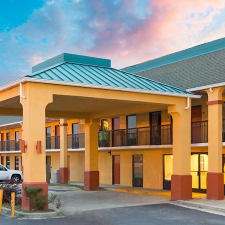 Super 8 By Wyndham Orangeburg Near I-26 Hotel Exterior photo