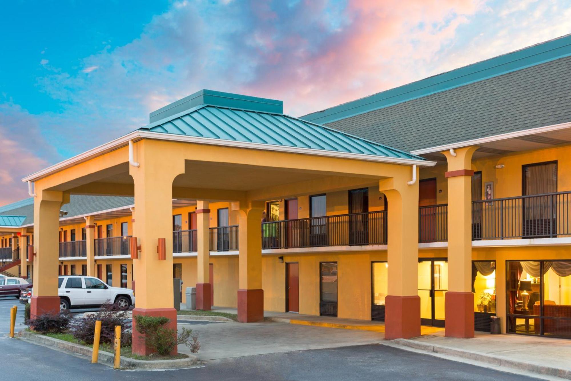 Super 8 By Wyndham Orangeburg Near I-26 Hotel Exterior photo