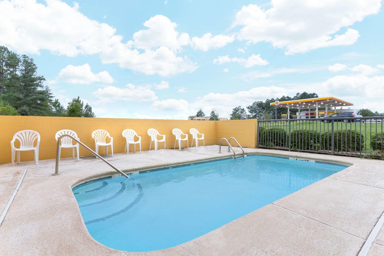 Super 8 By Wyndham Orangeburg Near I-26 Hotel Exterior photo
